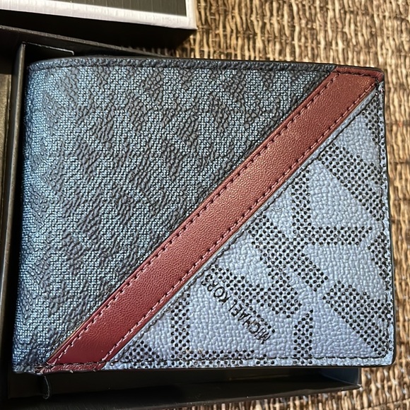 BNIB Michael Kors Slim Bifold Wallet & Keyfob Box Set - Picture 8 of 10